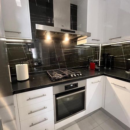 Modern Apartment Close To Airport With Gym And Bbq Iraklio Eksteriør bilde